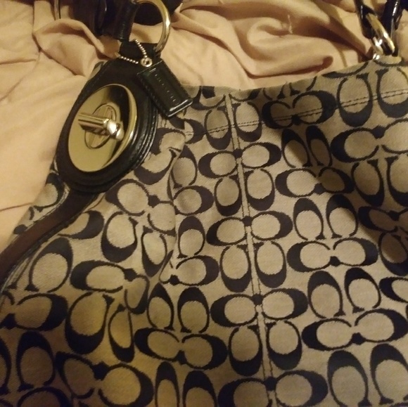 Signature Coach Authentic Purse - Picture 3 of 4